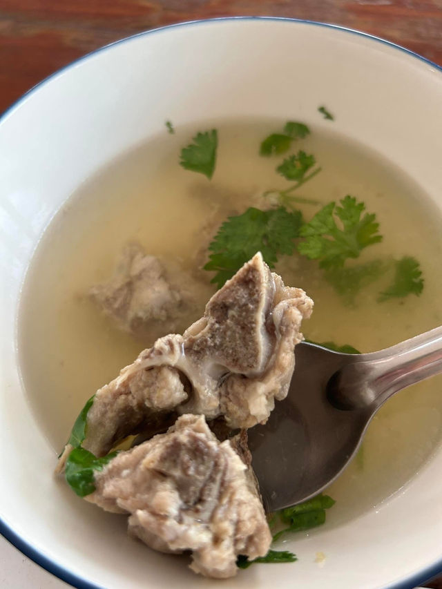 ข้าวขาหมู บ้านทุ่ม 