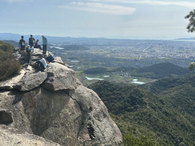 🇯🇵｜岩場を越えて絶景へ！高御位山で充実の登山体験