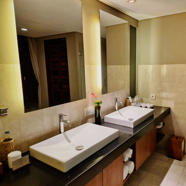 Timeless Paradise at Kamandalu Hotel