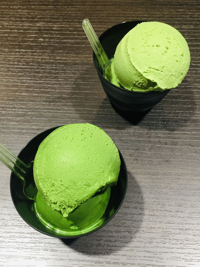 Suzukien ไอศกรีมชาเขียว濃いที่สุดในโตเกียว