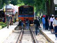 นั่งรถไฟ เที่ยวสะพานข้ามแม่น้ำแคว กาญจนบุรี