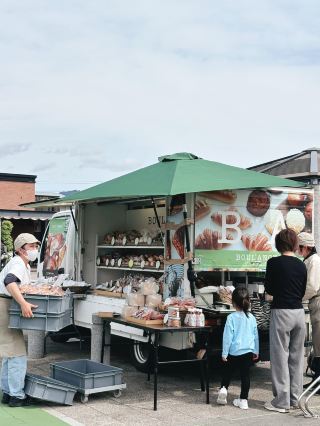 [Fujieda] Bread food truck [Picnic]