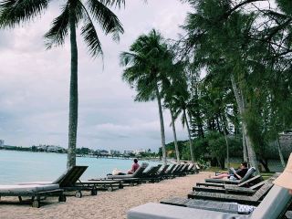 [🇳🇨Nouméa] Relaxing at the poolside bar at Le Méridien Nouméa