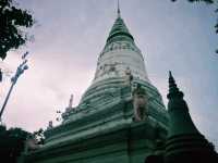 柬埔寨金邊著名寺廟景點：塔山寺វត្តភ្នំដូនពេញ，適合打卡拍照📸