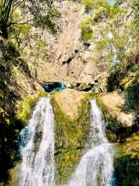 Baizhang Waterfall: A Majestic Cascade in Nature’s Embrace