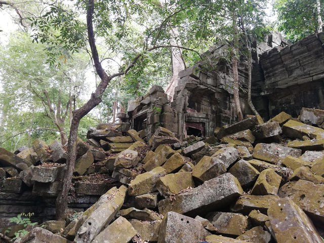 A Mysterious temple, beng mealea temple