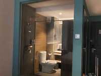 “Urban Vibes & Cultural Comfort: Deluxe King Escape at TROVE JB”