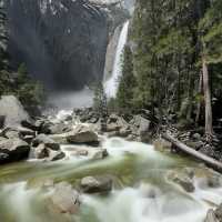 🏞️ **Yosemite Chronicles: Where Nature Steals Your Breath (and Your Heart!)** 🌲