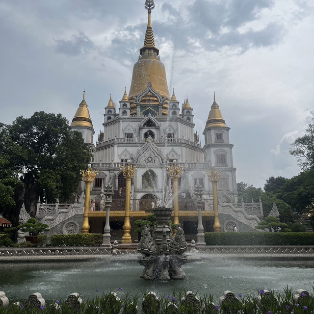 Bu Long Pagoda “วัดไทย” เจดีย์สวยที่สุดในเวียดนาม 