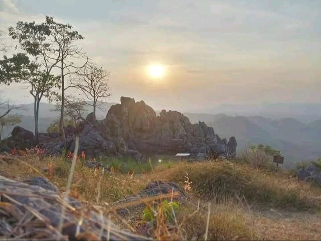 จุดชมวิวพระอาทิตย์ตก ถ้ำผาหงษ์