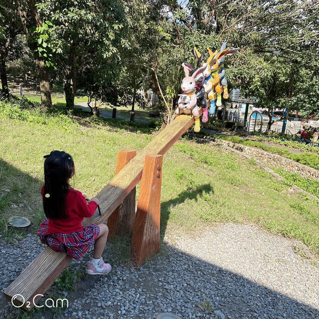 宜蘭 礁溪溫泉公園❤️超可愛兔兔陪妳賣萌 還有免費泡腳池可以鬆一下
