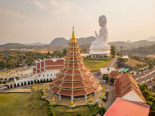 "Chiang Rai in 3 Days: Blue Temples, Hill Tribes & the Most Instagrammable Noodles Ever 🏯💙" 