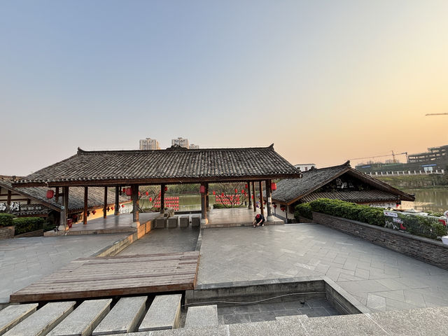  **🌿【南寧「相思小鎮」｜一秒穿越侗寨！民族風大片+非遺體驗，免費打卡攻略】🏮**  