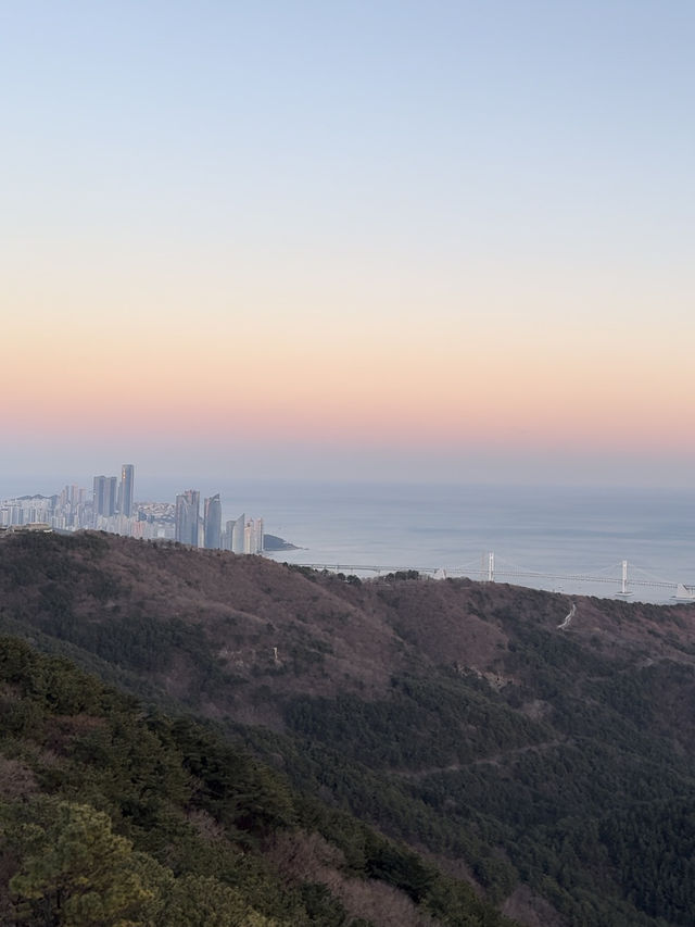 황령산은 부산의 전경을 다 볼 수 있어요