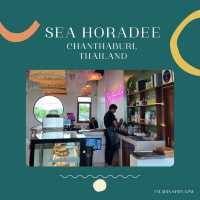 Sea Horadee คาเฟ่ที่พนักงานใจบริการเกิน100