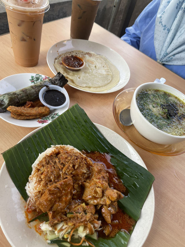  ⸻  A Must-Visit Breakfast Spot at TGSK (Tempe Goreng Sambal Kicap)