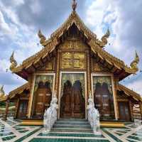 ไหว้ขอพรสมเด็จพระพุทธมหาจักรพรรดิศรีรัตนมงคล