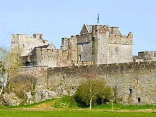 Cahir Castle & Swiss Cottage – A Journey Through Ireland’s Elegant Past