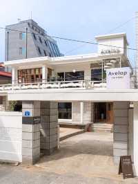 🇰🇷首爾咖啡館探店｜avelop｜復古木質感獨棟咖啡館