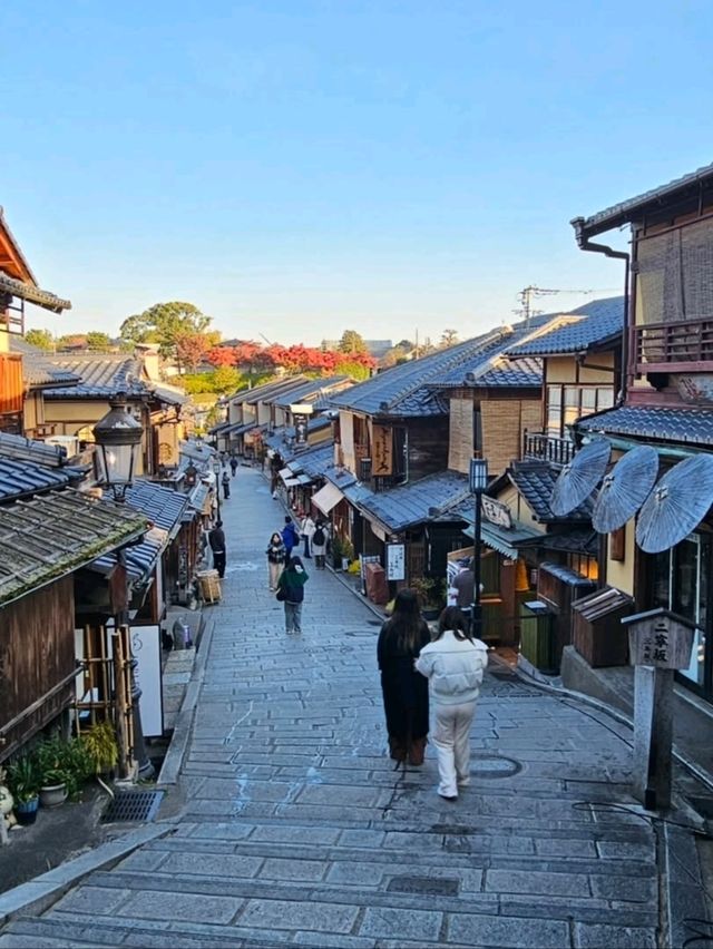 Springtime Strolls on Ninenzaka & Sannenzaka