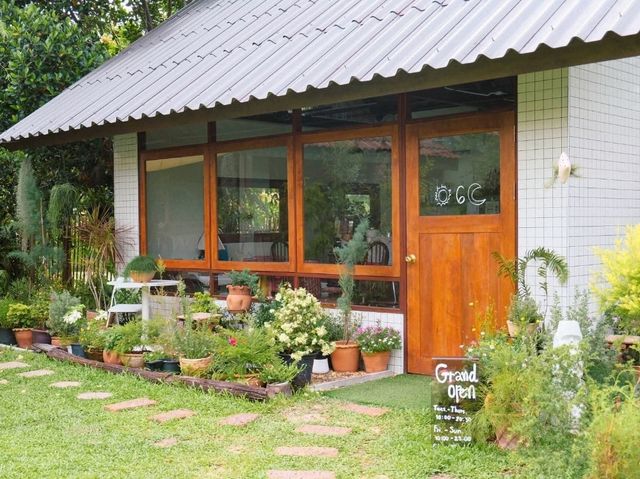 Sunsixmoon.cafe • ชลบุรี