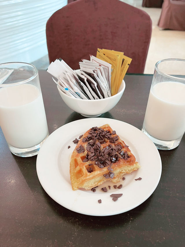 Culinary Delight: Unmissable Breakfast Buffet at Cafe De Palm