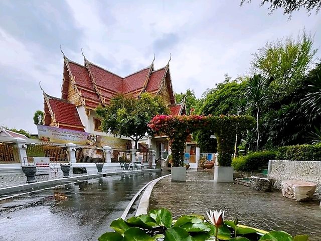 วัดภูเขาทอง (วัดสระเกศราชวรมหาวิหาร) ทองอร่าม