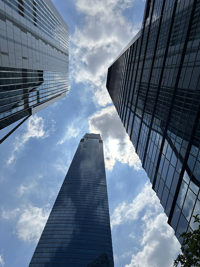 “Khám Phá Kuala Lumpur: Bí Kíp Di Chuyển Miễn Phí Đến Petronas KLCC & Từ Sân Bay Về Khách Sạn”