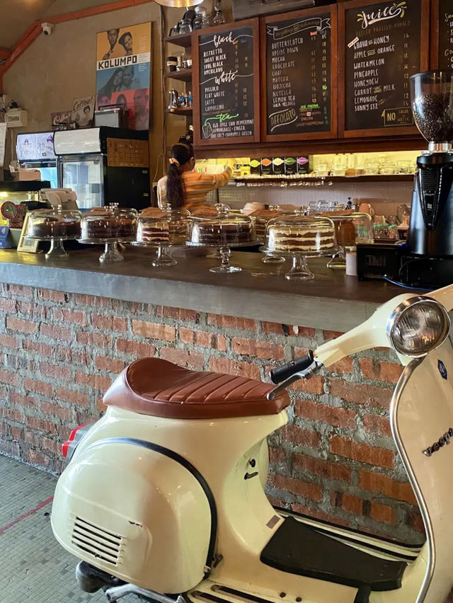 Full bodied coffee with alcoholic cake