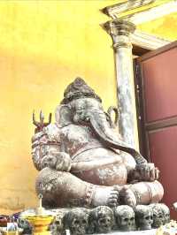 静けさの中に残る歴史の息吹。#ナコンルアン寺院 #タイ旅行