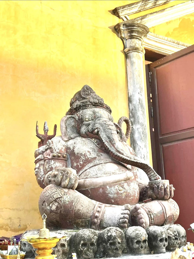 静けさの中に残る歴史の息吹。#ナコンルアン寺院 #タイ旅行