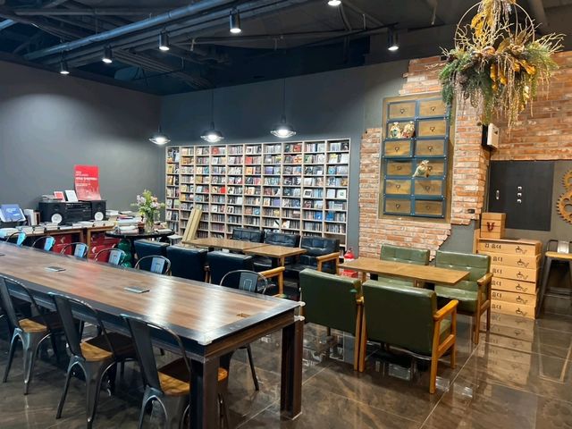韓国/DMC★勉強や作業にピッタリ、カクテルメニューもある広々空間が魅力のカフェ！