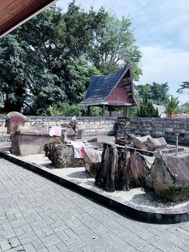 “Step into Batak History: Visit the Old Tomb of King Sidabutar”