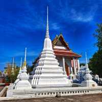 ไหว้พระปางปาลิไลยก์ แล้วชมจิตรกรรมฝาผนัง