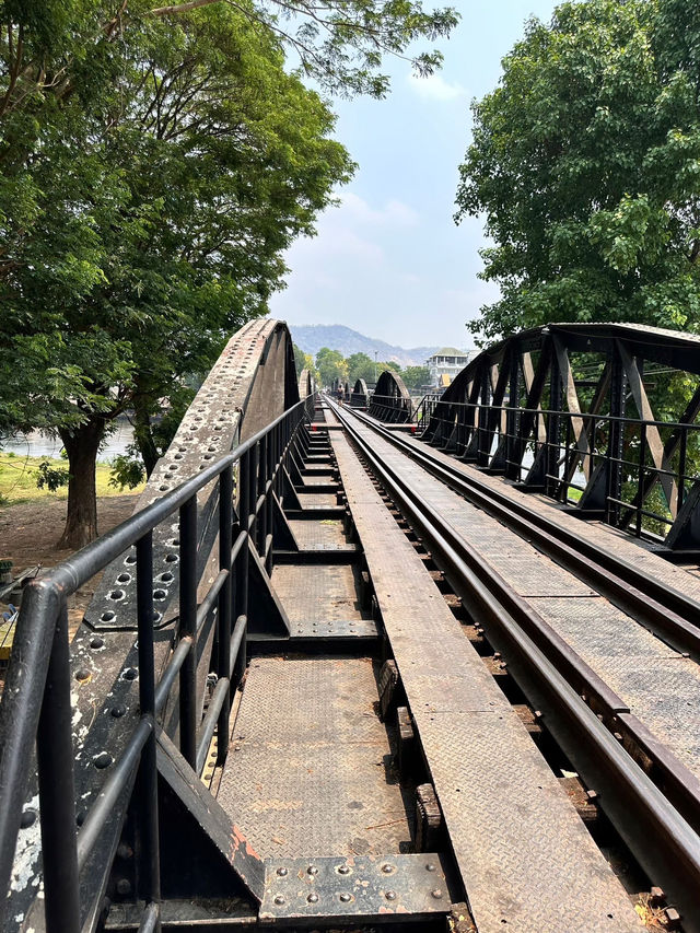 桂河大橋：穿越歷史的鐵道詩篇