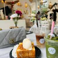 HLNG Cafe (หลง คาเฟ่) – คาเฟ่สวนอังกฤษสุดเพอร์เฟกต์