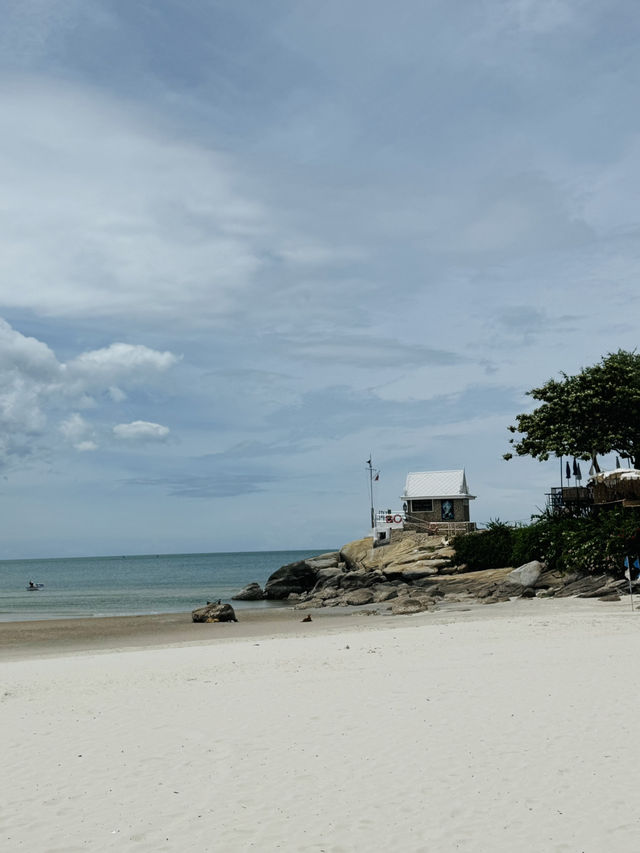 ชิลล์ ชายหาดเขาตะเกียบ หัวหิน