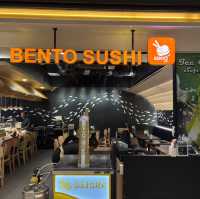 ✈️ スワンナプーム空港で快適な旅を！ タイ料理からカフェ、免税店まで充実の施設で、出発前の時間もゆったり過ごせます。 
