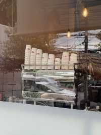 ☕️ TIN’N Café – Spacious, Stylish, and Sweet