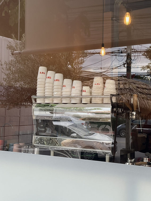 ☕️ TIN’N Café – Spacious, Stylish, and Sweet