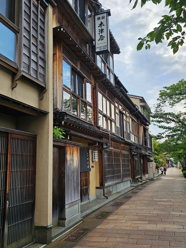 金澤漫步〔主計町茶屋街〕感受停滯老時光