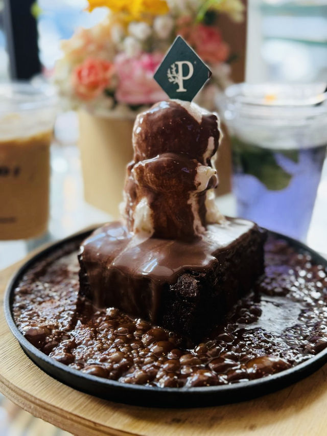 Having a great afternoon tea…⭐️P-LOKO CAFÉ⭐️✨