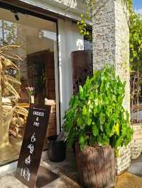 ร้านกาแฟดอกไม้ในเขาหลัก