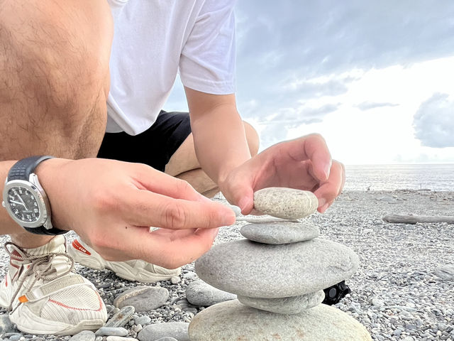 🌊七星潭｜花蓮最療癒的海岸線，還有一年一度的「國際疊石藝術季」超震撼！ 