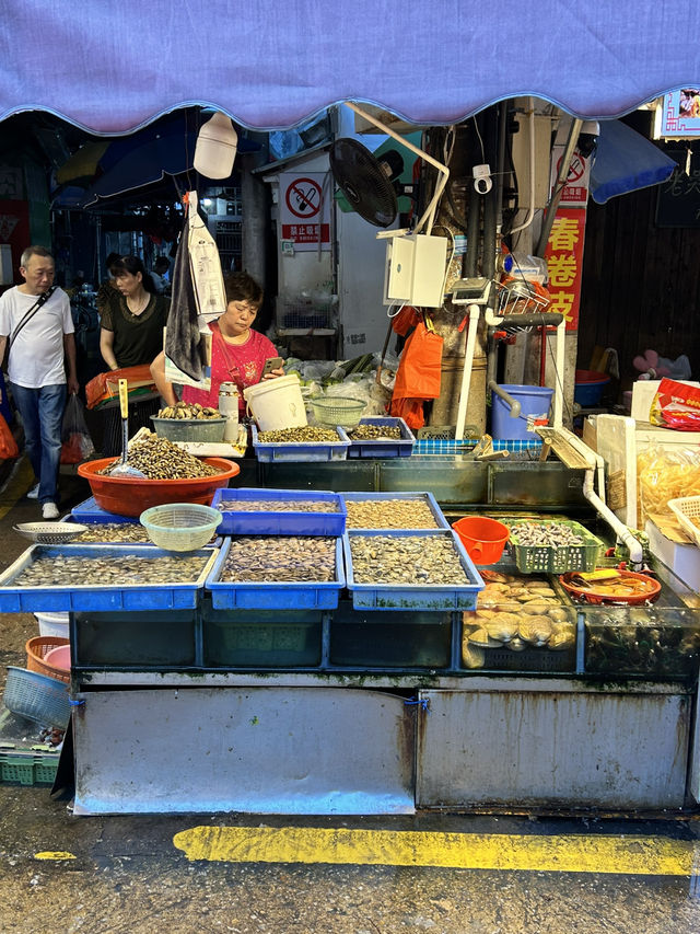 Seafood, Snacks & Street Vibes: Exploring Xiamen’s Eighth Market!