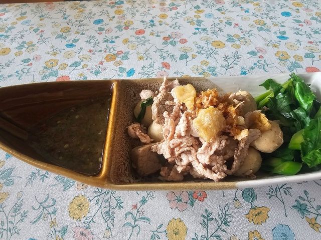 โกเหลียง ก๋วยเตี๋ยวเรือรังสิต ใกล้พระธาตุดอยคำ