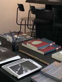 Abstrct Lounge