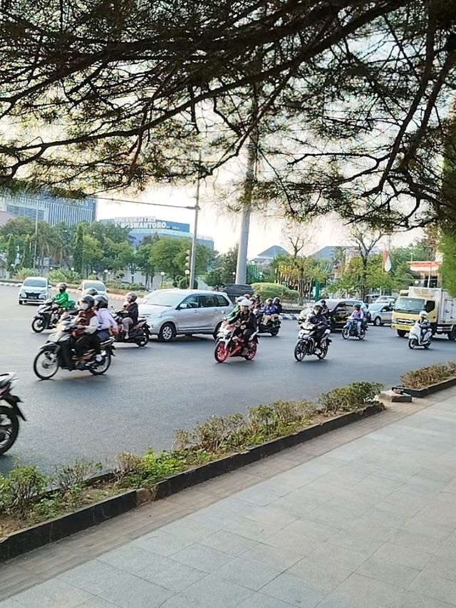  🇮🇩🌆Explore Jakarta – The Heartbeat of Indonesia! 🚦🍜