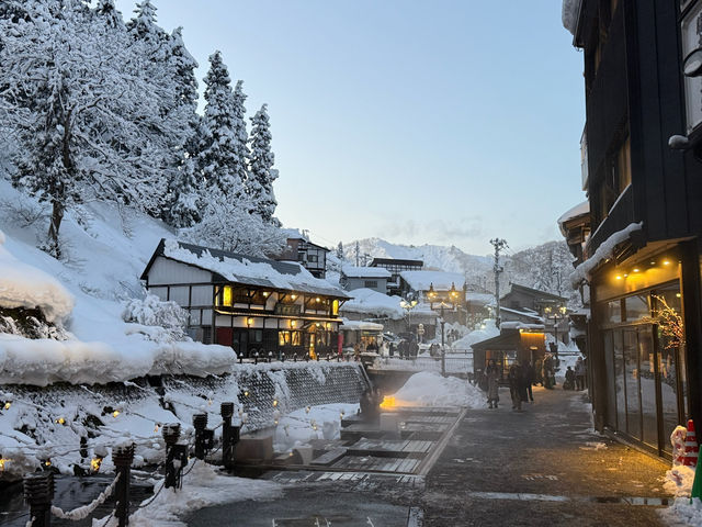 ❄️【銀山溫泉・能登屋旅館】一場走進大正浪漫的時光散步🏮