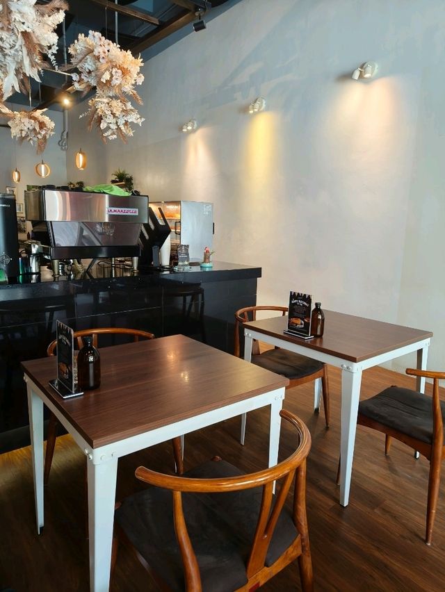 A Peaceful Café Stop with Delicious Comfort Food